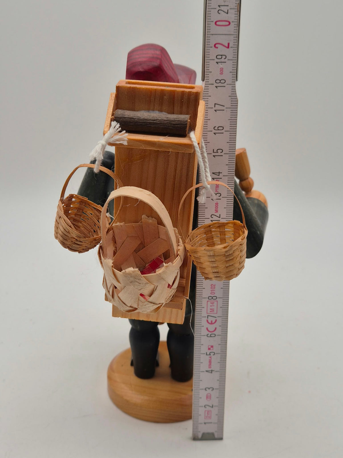 Schulte Räuchermann Korbhändler mit Bauchladen – Holz – ca. 20 cm