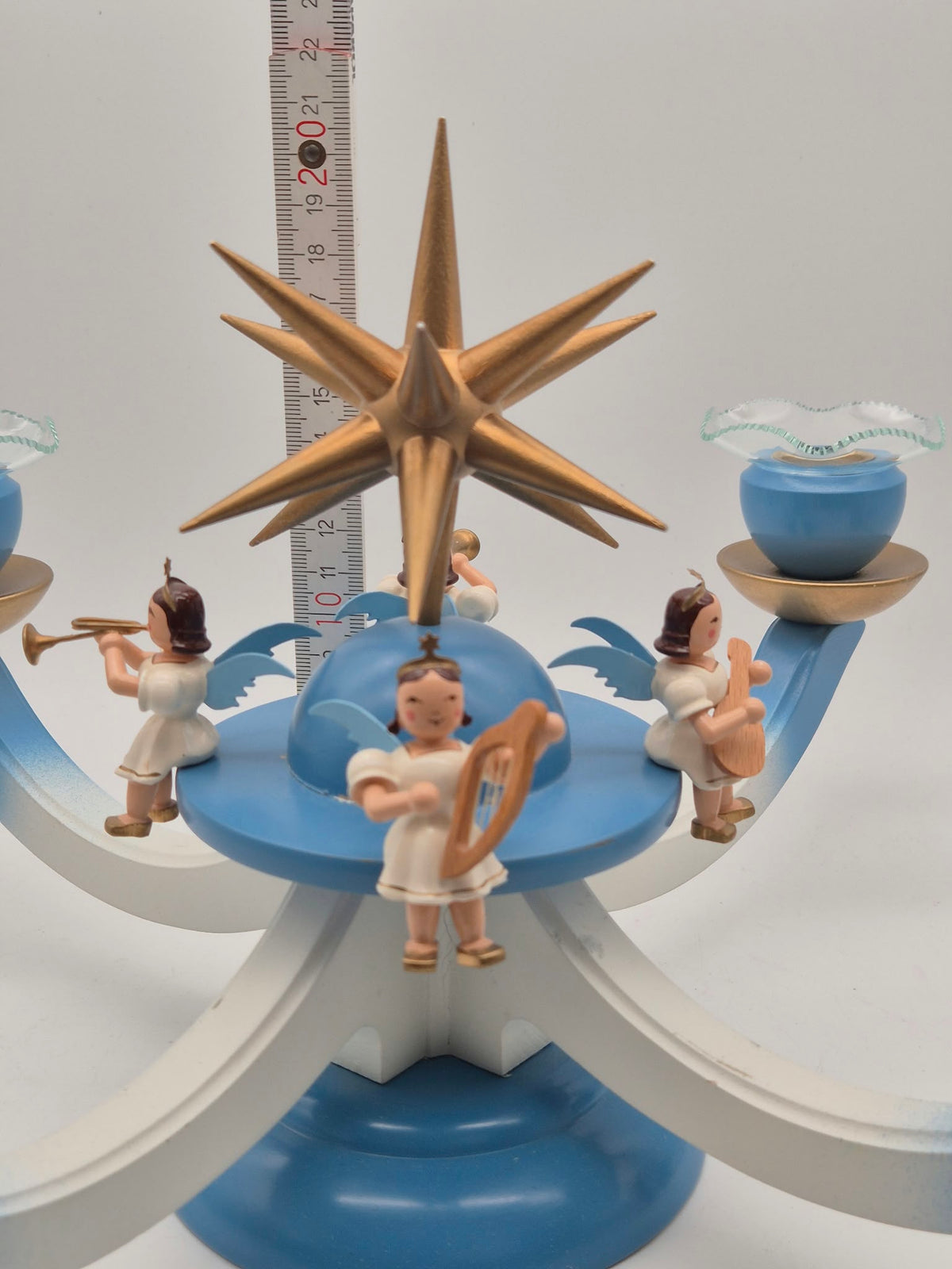 BLANK Kunsthandwerk Adventsleuchter blau mit 4 Engeln – Erzgebirge – ca. 21 cm – OVP