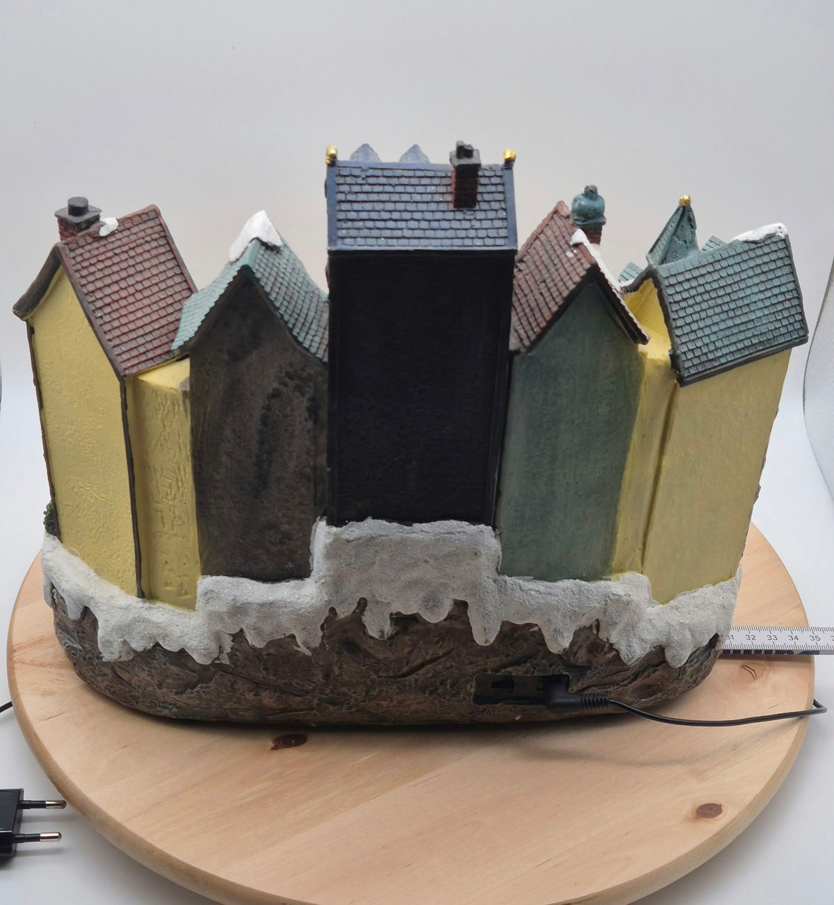 Beleuchtetes Weihnachtsdorf mit Musik & Bewegung – Warm White Christmas Village – ca. 28 cm – OVP