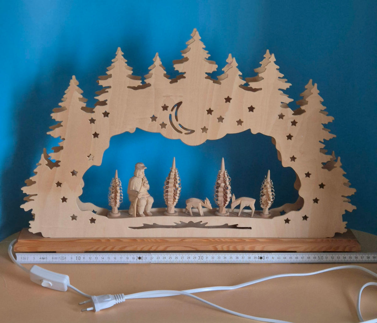 Elektrischer Schwibbogen Waldmotiv mit Jäger und Rehen – Original Erzgebirge – ca. 57 cm – OVP