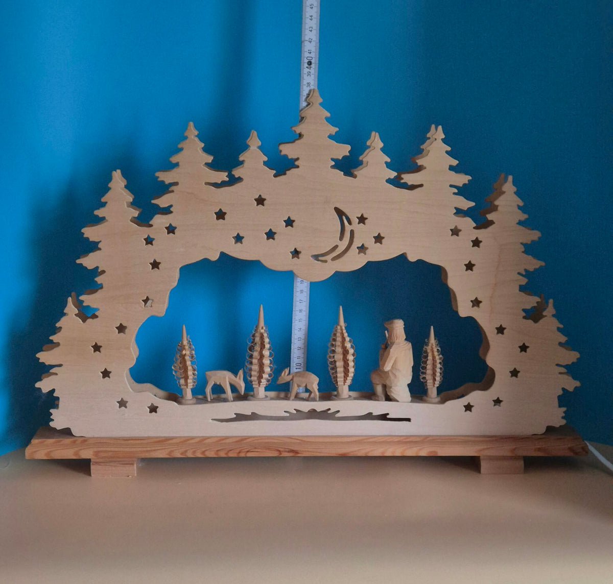 Elektrischer Schwibbogen Waldmotiv mit Jäger und Rehen – Original Erzgebirge – ca. 57 cm – OVP