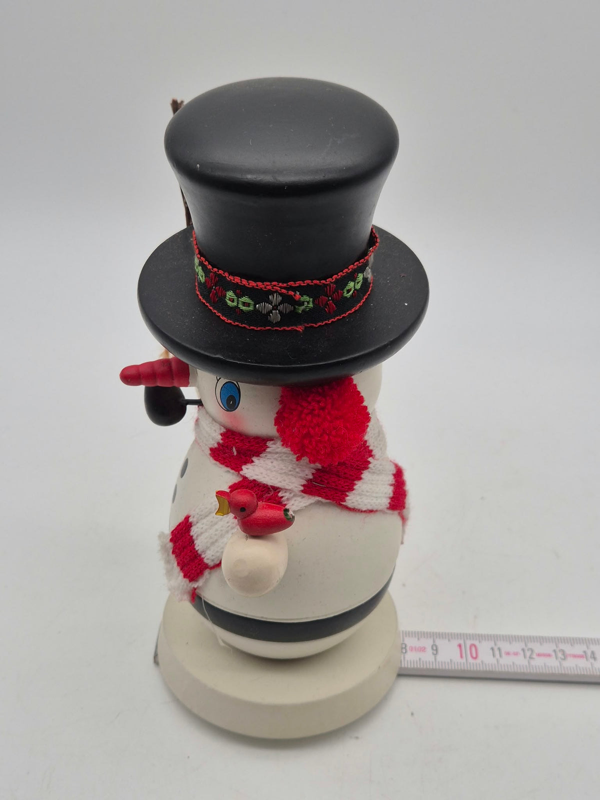 Räucherschneemann aus Holz – Schornsteinfeger mit Zylinder, Besen und Vogel – ca. 18 cm
