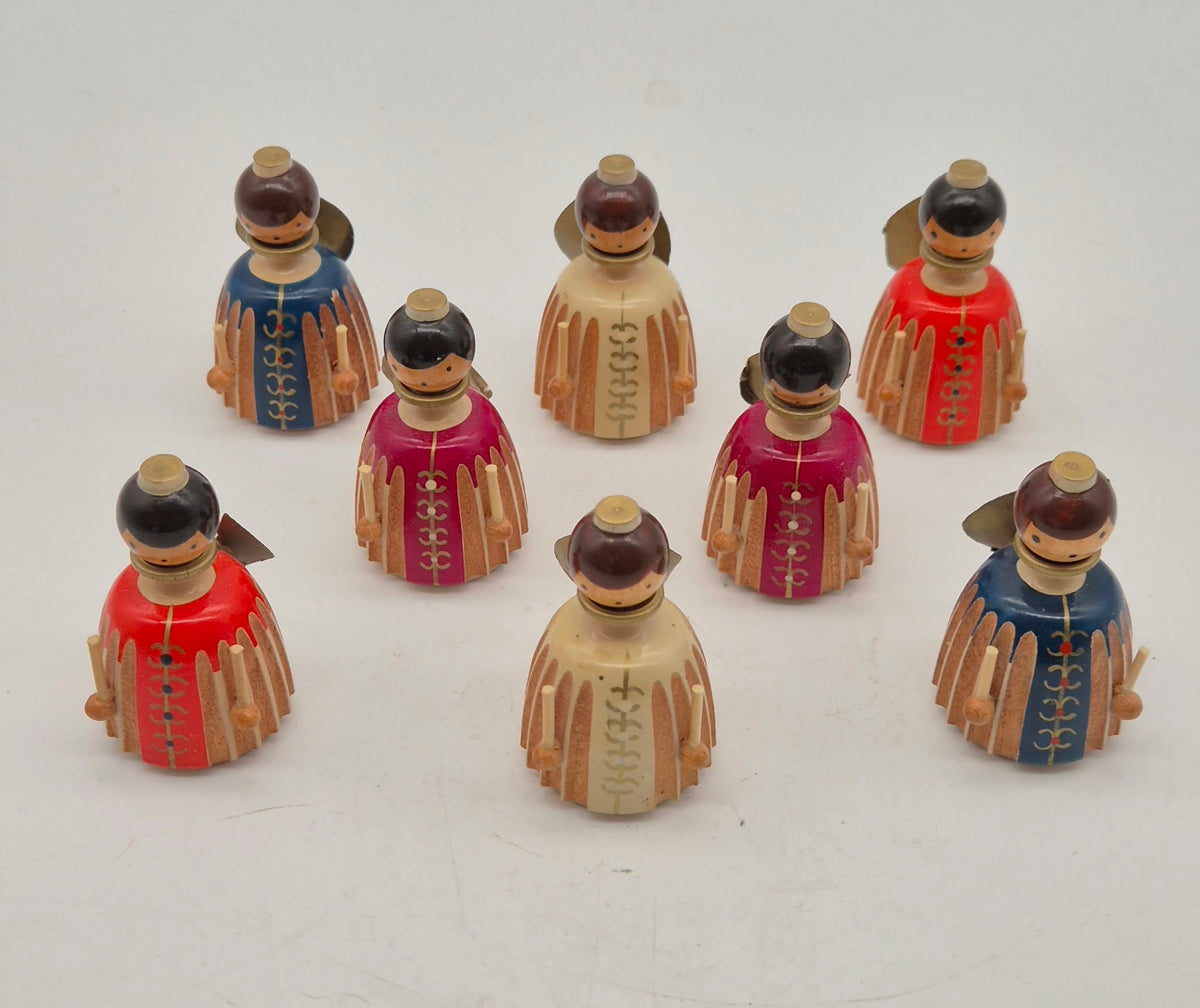 8 kleine DDR Holzengel mit goldfarbenen Flügeln – Weihnachtsfiguren – ca. 5 cm