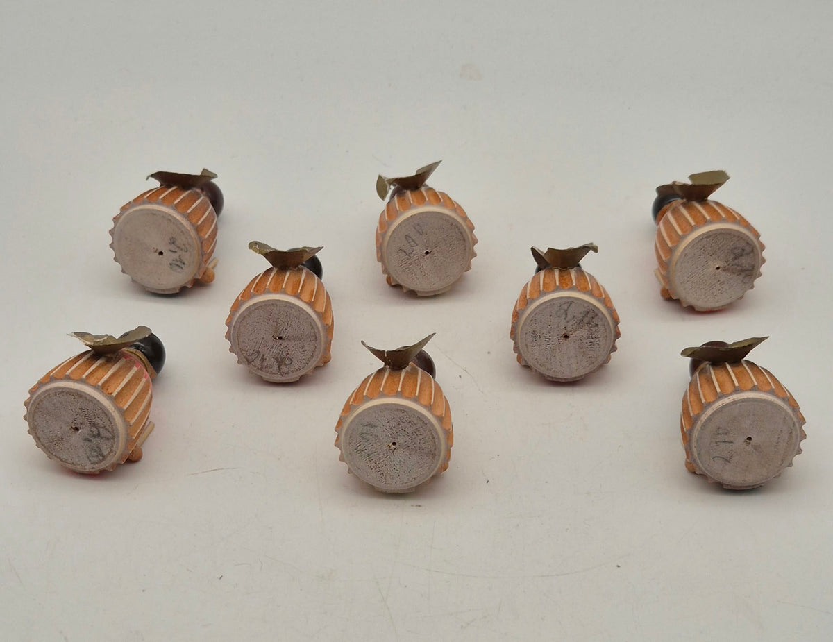 8 kleine DDR Holzengel mit goldfarbenen Flügeln – Weihnachtsfiguren – ca. 5 cm